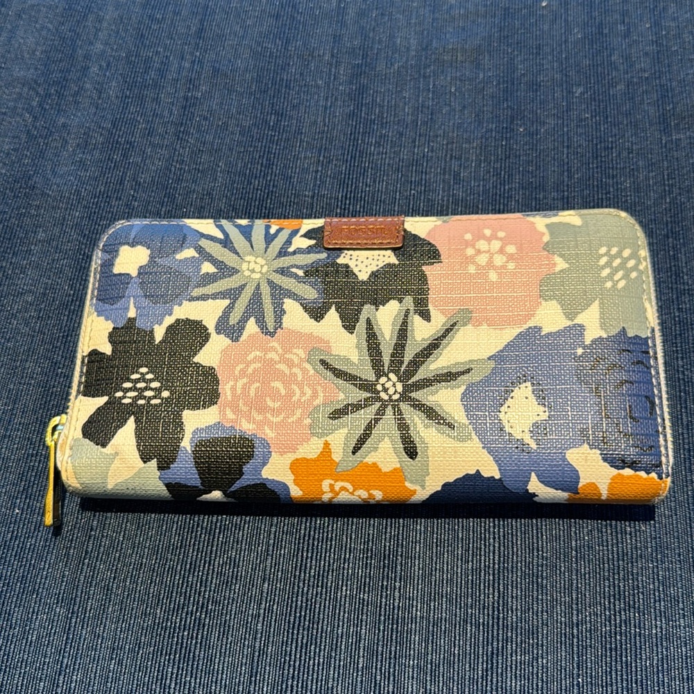 RFID Fossil women's zip around wallet white floral print.